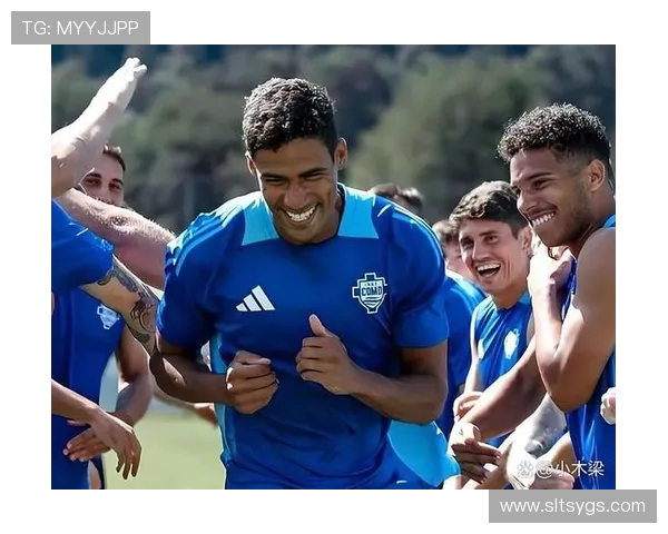 全球足球赛事新格局：探索顶级联赛背后的商业运作与球员转会趋势