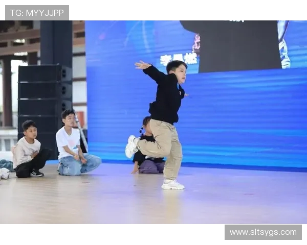 全国街舞大赛点评：西安街舞队灵活性表现引人瞩目