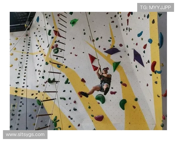 杭州滑板队在攀岩联赛中的精彩表现与状态分析